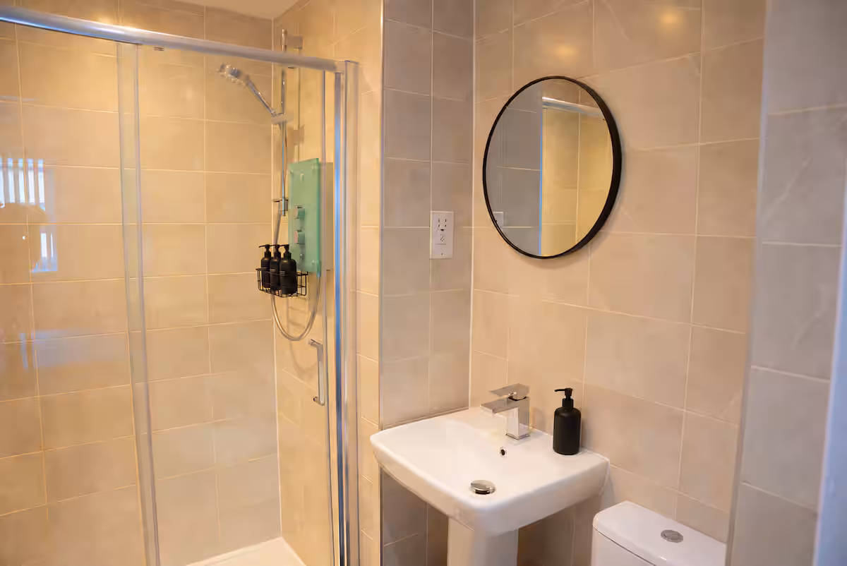 Propora Stays Birmingham — shower room