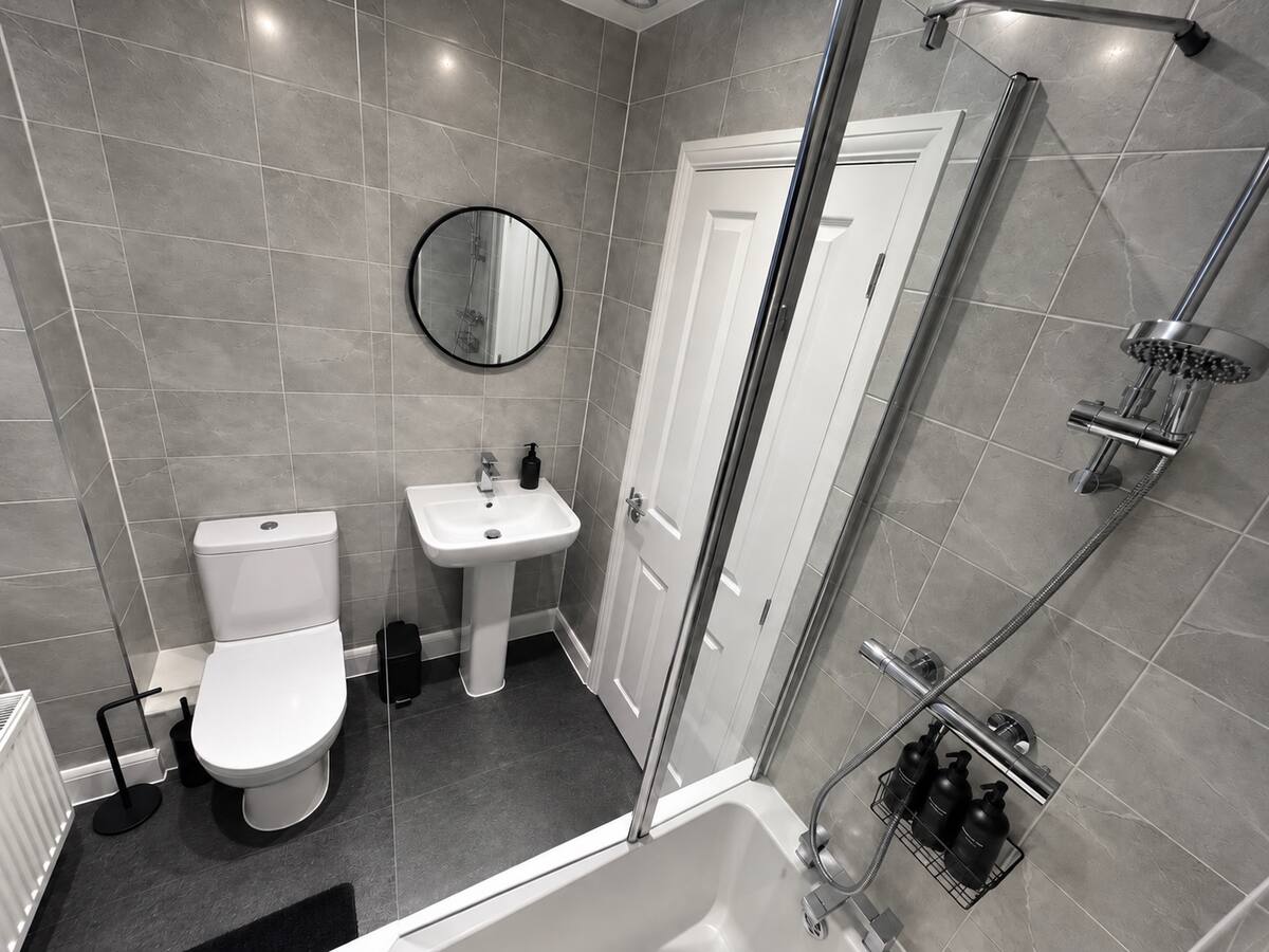 Propora Stays Birmingham — bathroom with bath, shower and basin