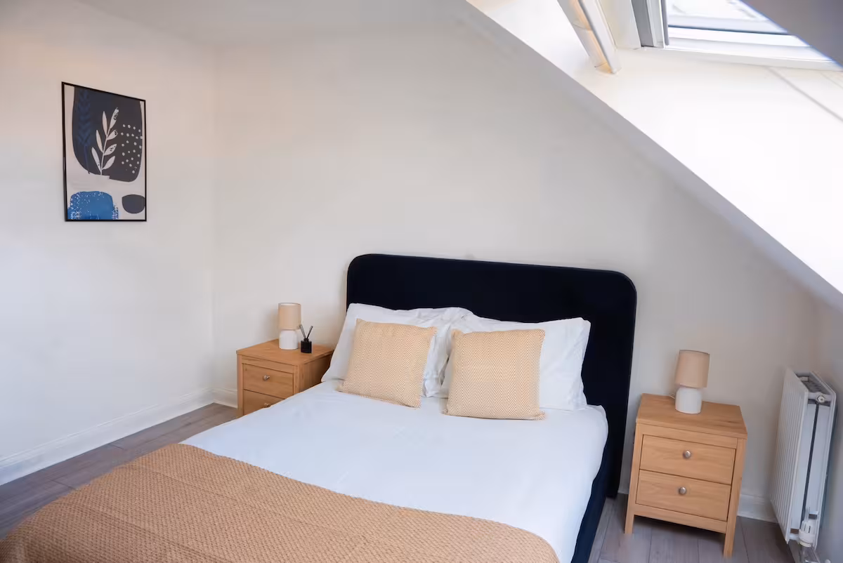 Propora Stays Birmingham — top-floor bedroom with skylight